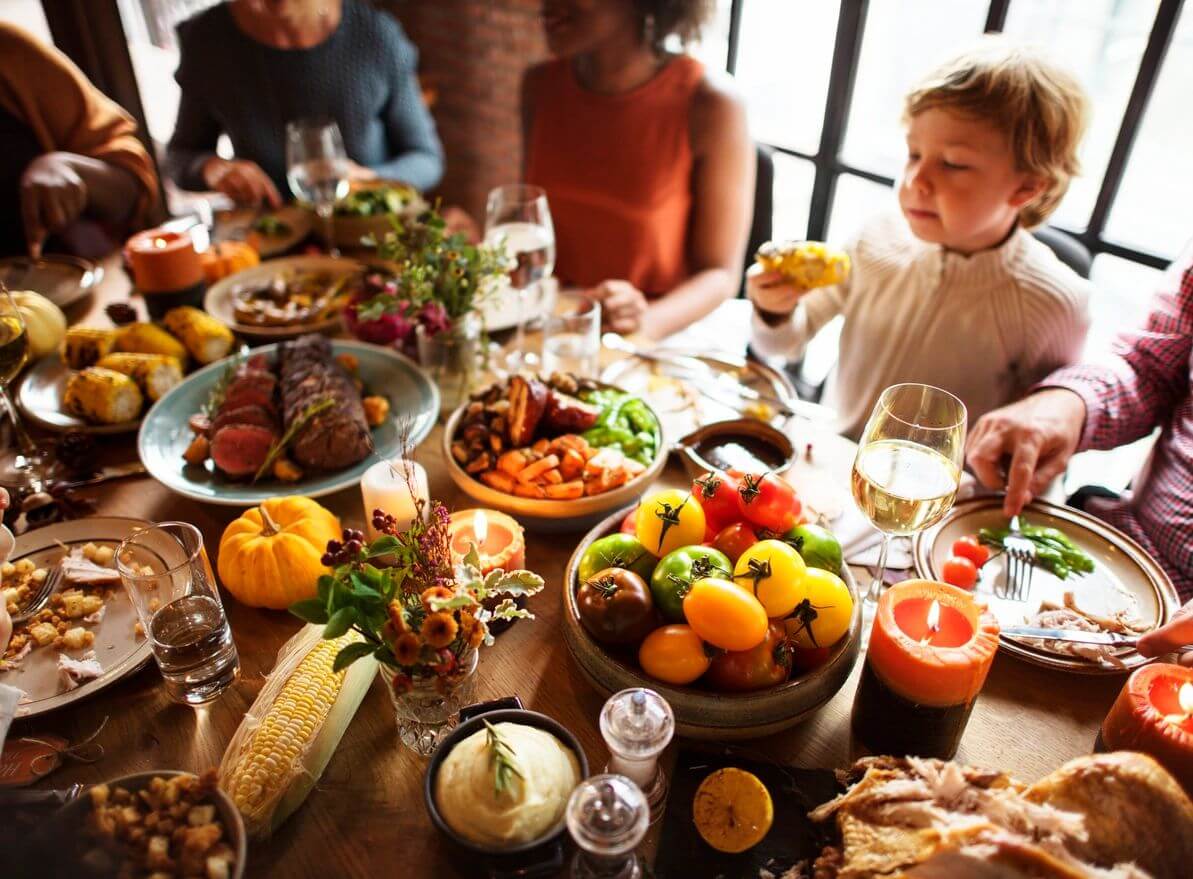Holiday Debloat Tips: People are celebrating Thanksgiving day