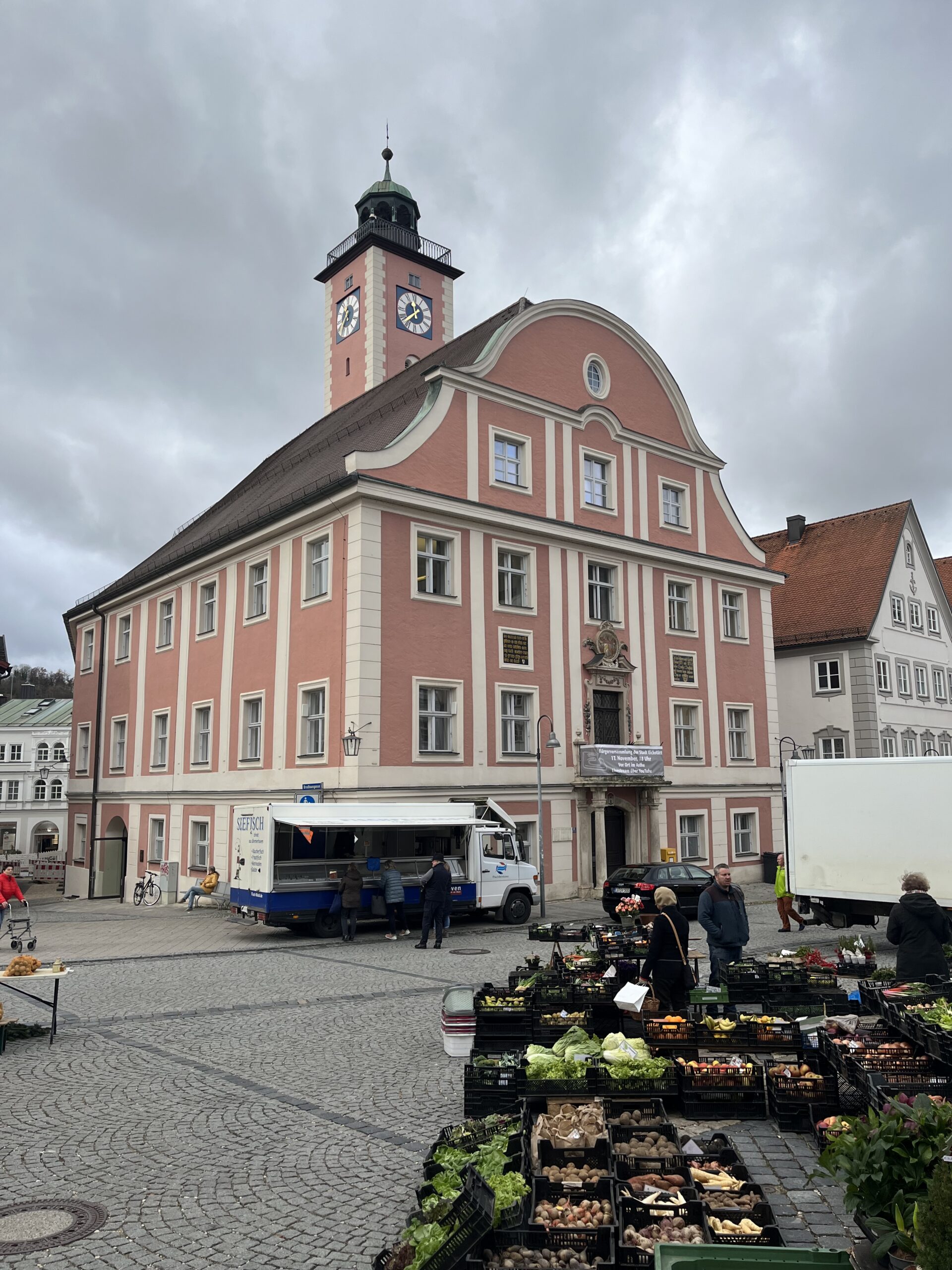 Produce market in front of Eichstätt Town Hall