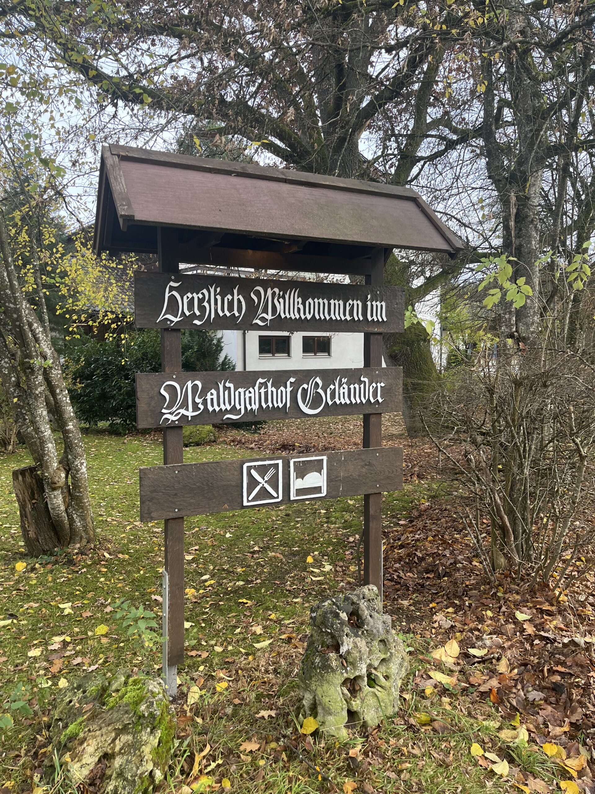 Wooden welcome sign at Waldgasthof Zum Geländer
