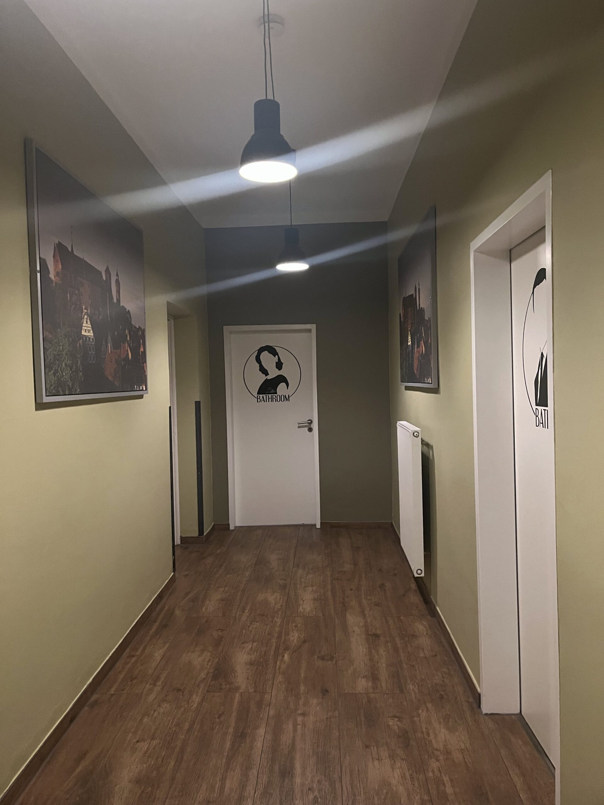 Clean hallway and shared bathroom area inside Five Reasons Hostel Nuremberg