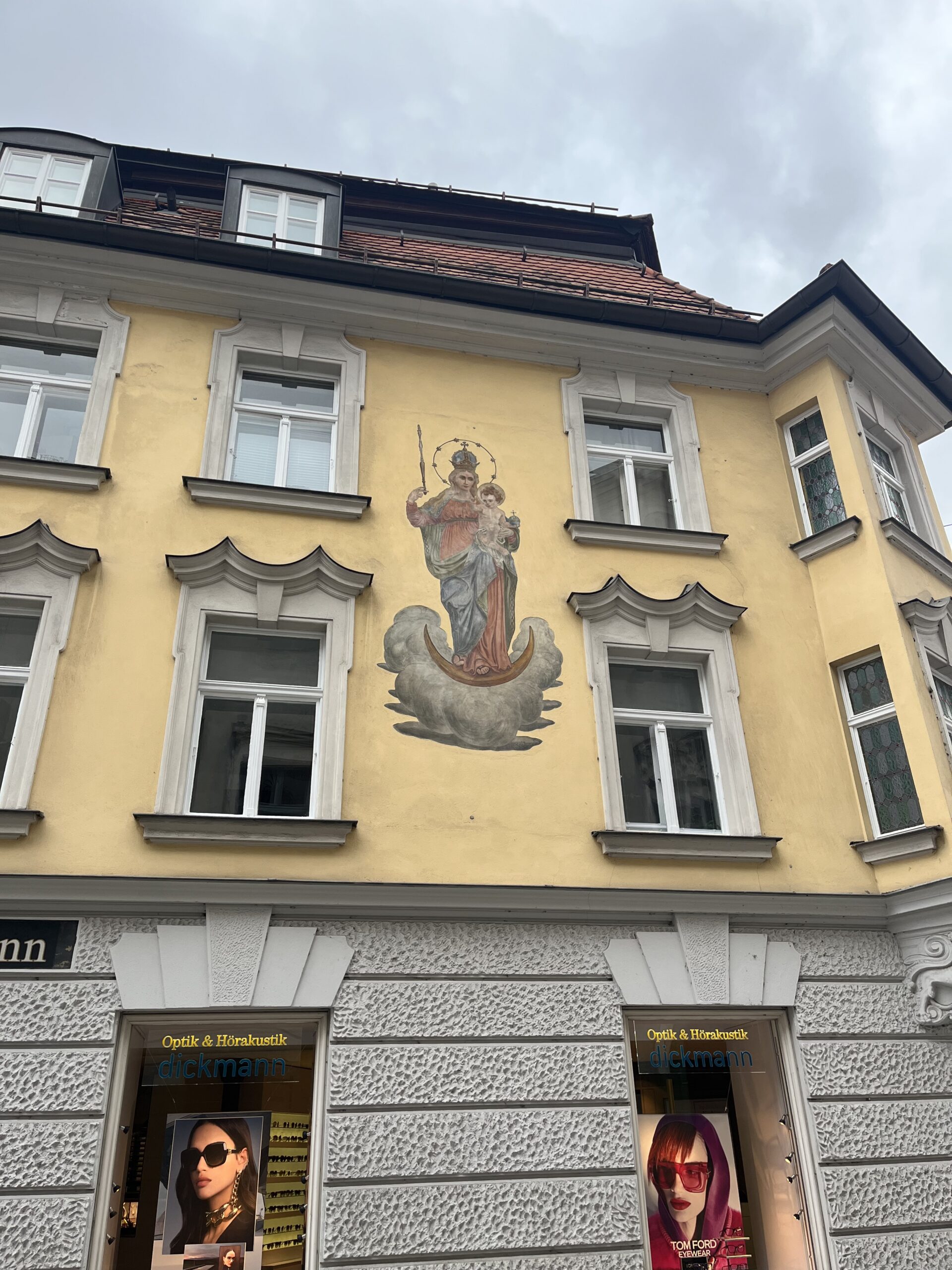 Marian mural on a yellow building in Eichstätt