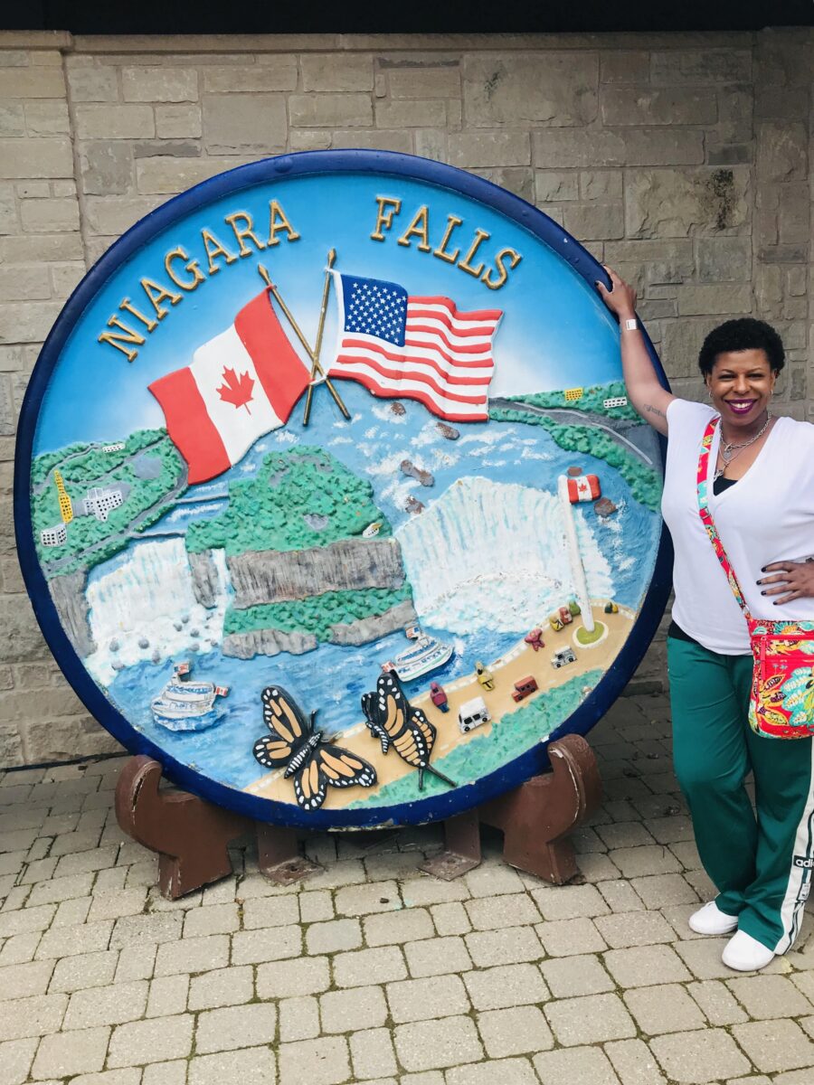 Canada Travel Guide - Mercedes at Niagara Falls, Ontario, Canada