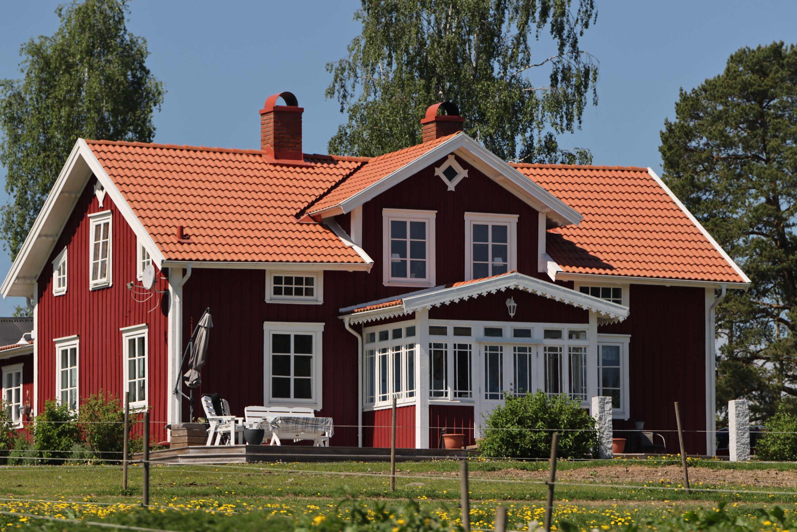 Hosting in Remote or Rural Areas - Charming Swedish house with orange roof in a lush green setting, Jönköping, Sweden.